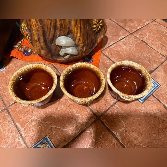 Vintage HULL Pottery ~Set of 3~Dessert Bowls / Custard Cups / Ramekins - Picture 2 of 5